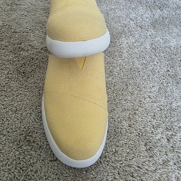 TOMS Women's Yellow Slip-On Shoes - Picture 4 of 7